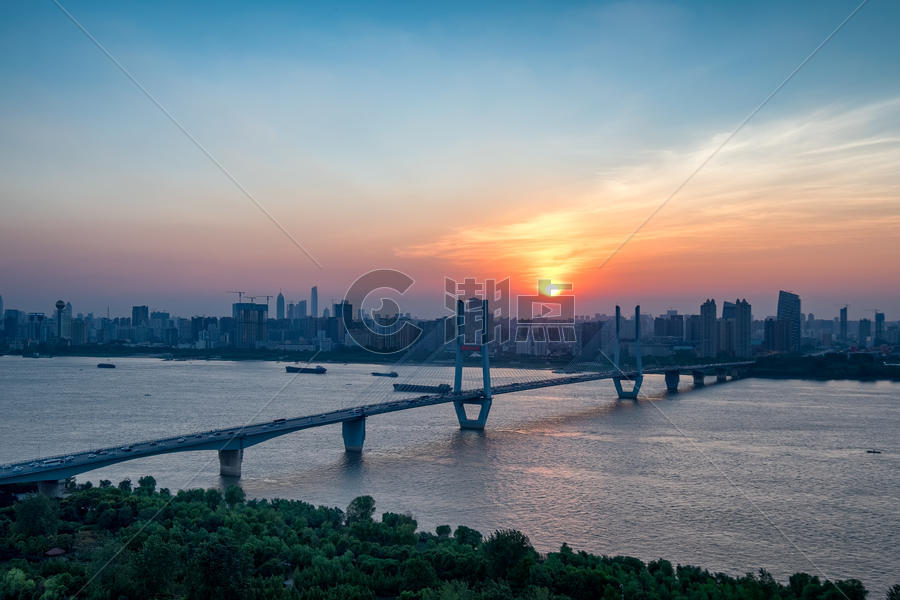 夕阳下的长江二桥和两岸风光图片素材免费下载