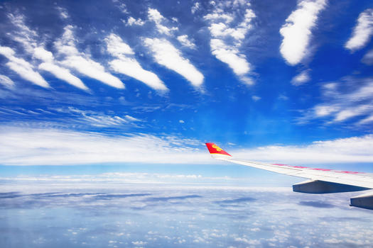 飞机上的蓝天白云图片素材免费下载