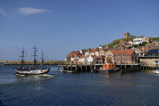 英格兰著名海港小镇惠特比图片素材免费下载
