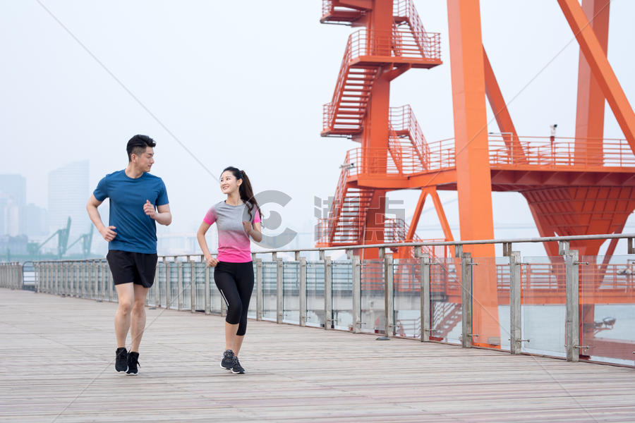 户外运动健身男女人像跑步图片素材免费下载