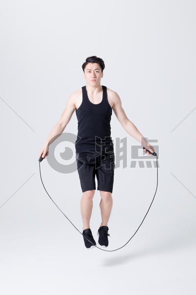 运动健身男性跳绳图片素材免费下载