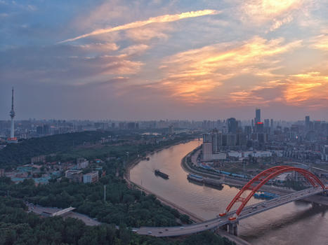 俯瞰夕阳下的武汉汉江晴川桥图片素材免费下载