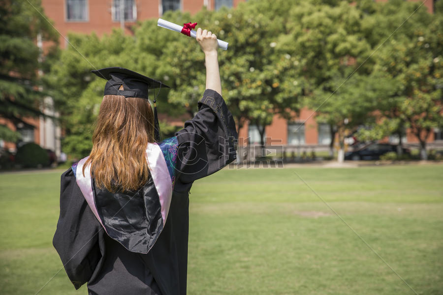 女学生大学毕业了图片素材免费下载