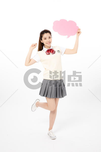 拿着粉色气泡框的女高中生图片素材免费下载