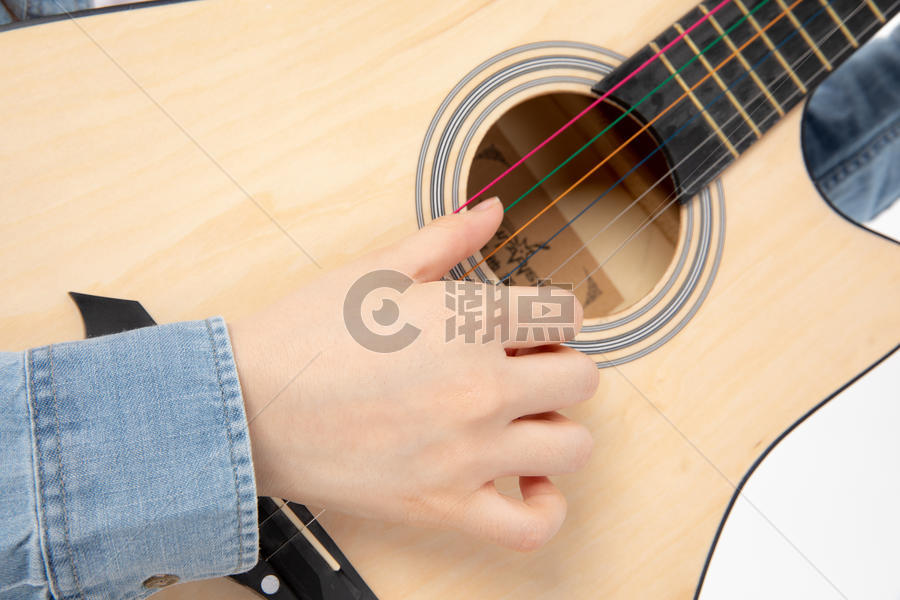 弹吉他的手势图片素材免费下载