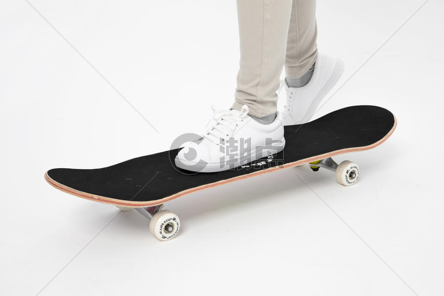 玩滑板的人图片素材免费下载