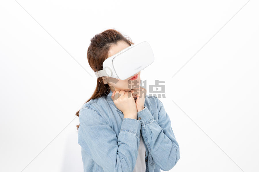 使用VR的女大学生图片素材免费下载