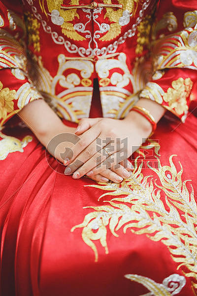中式婚礼凤袍礼服图片素材免费下载