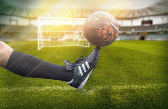 世界杯脚尖上的足球图片素材免费下载