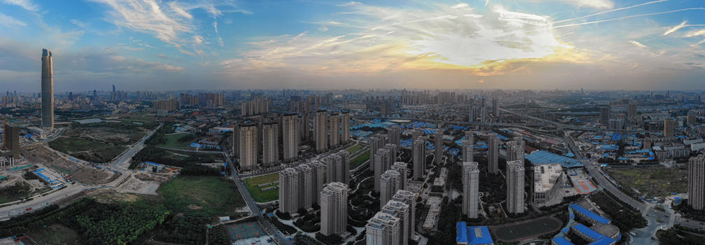 俯瞰夕阳下的武汉中央商务区全景长图图片素材免费下载