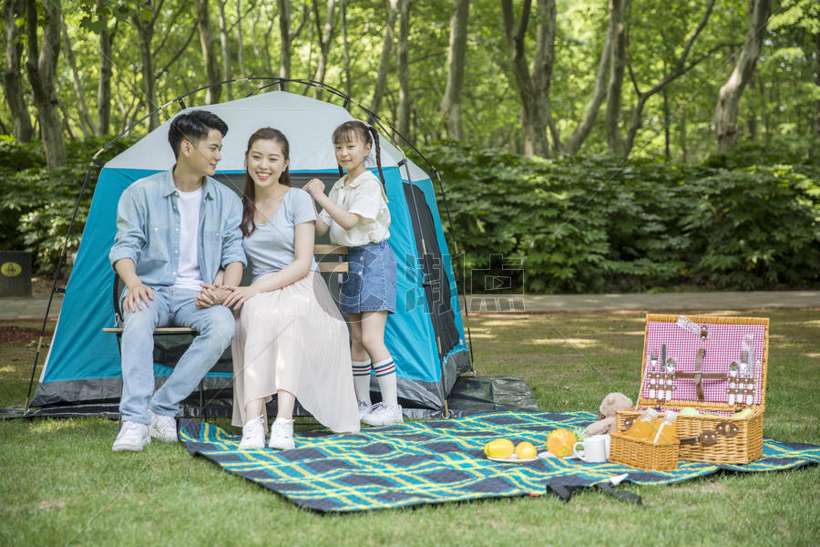 一家人郊游野餐图片素材免费下载
