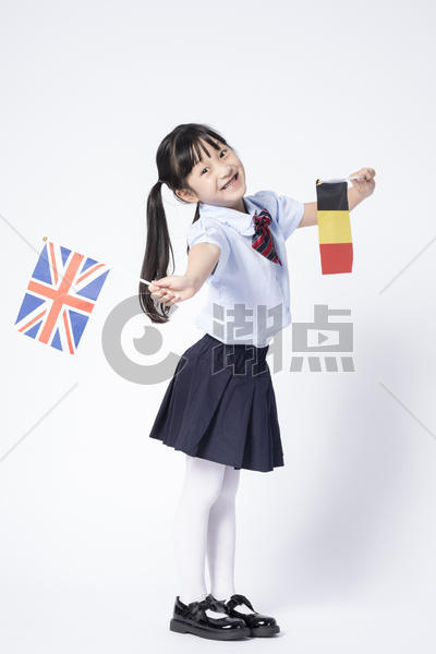 拿着国旗的小女孩图片素材免费下载
