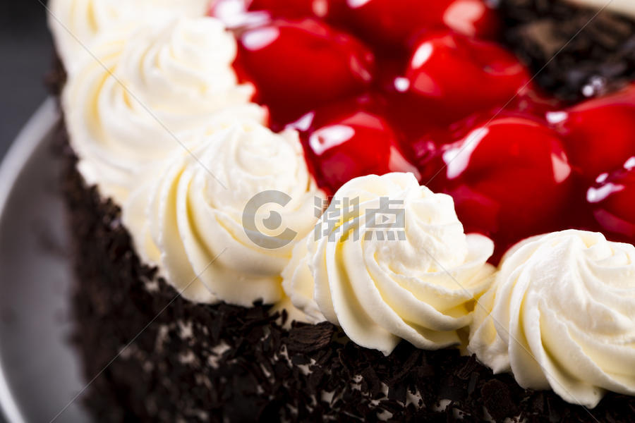 奶油水果巧克力蛋糕图片素材免费下载