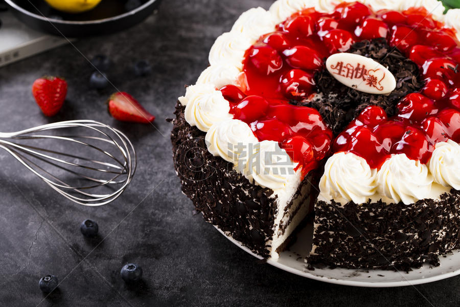 奶油水果巧克力蛋糕图片素材免费下载