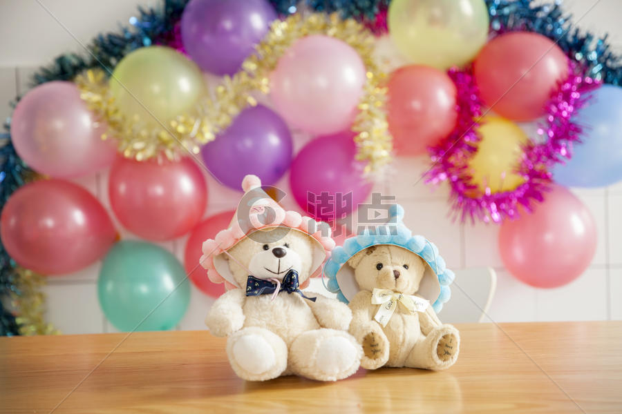 儿童节生日聚会时的玩具熊图片素材免费下载