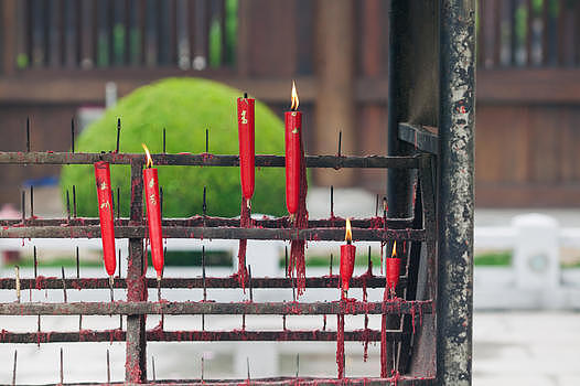 寺庙里的香烛图片素材免费下载