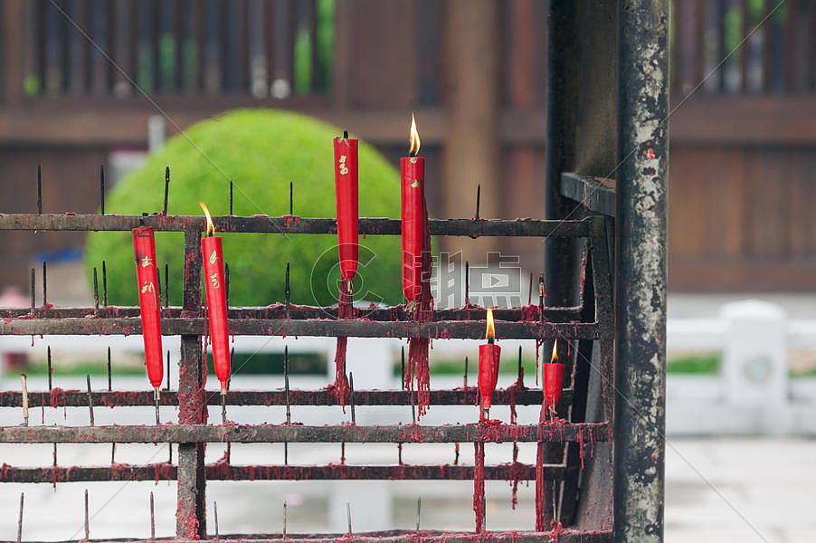 寺庙里的香烛图片素材免费下载