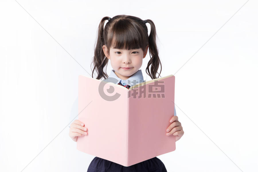 儿童小女孩教育形象手持书本学习图片素材免费下载