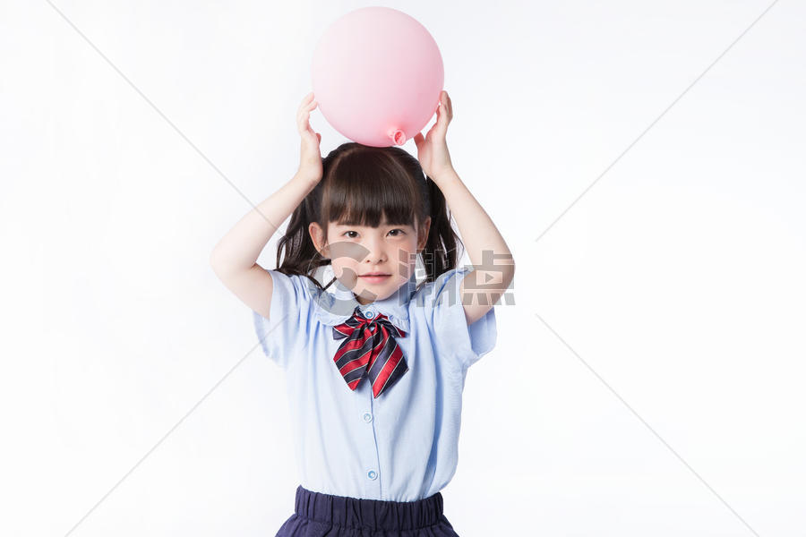 小女孩儿童学生手拿气球图片素材免费下载
