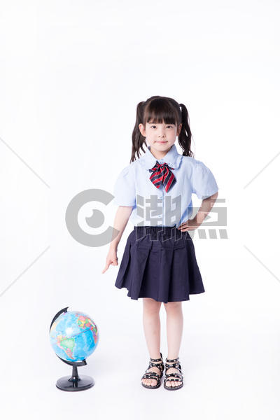 儿童教育小女孩地球仪图片素材免费下载