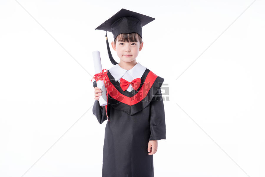 儿童教育毕业服小女孩手持毕业证书图片素材免费下载