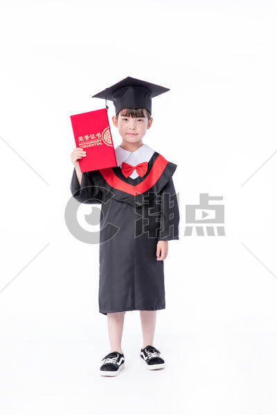 儿童小女孩毕业服手持荣誉证书教育图片素材免费下载