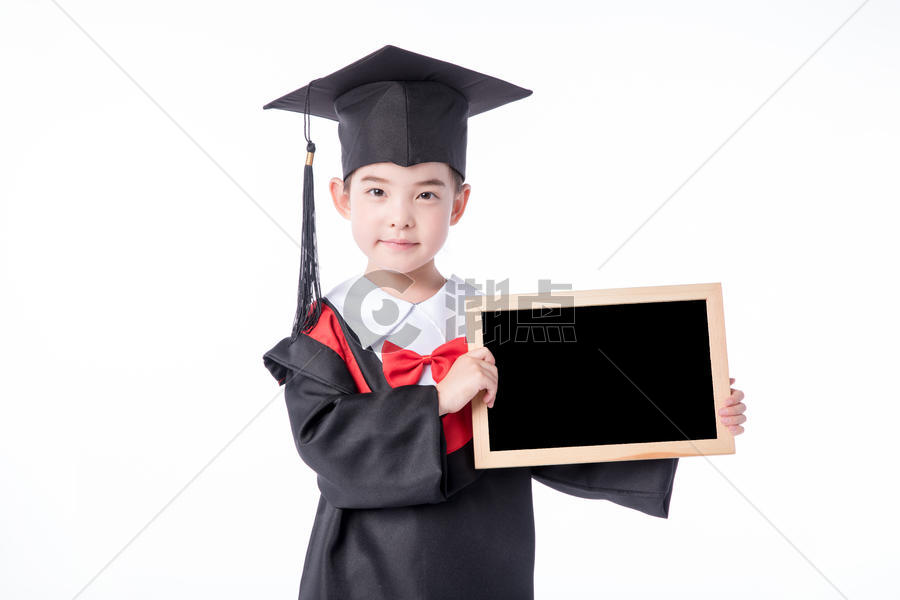 儿童小女孩毕业服手持小黑板展示图片素材免费下载