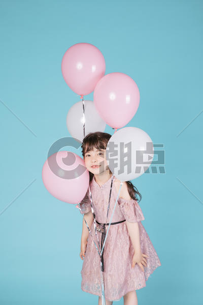 小女孩儿童节气球人像图片素材免费下载