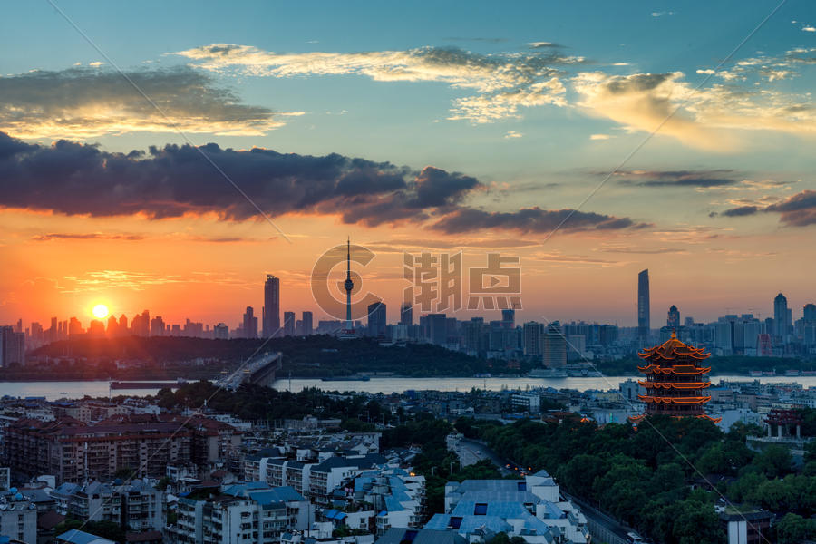 日落时分的长江主轴黄鹤楼长江大桥景观图片素材免费下载
