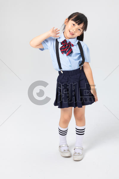 穿着校服的小女孩打招呼图片素材免费下载