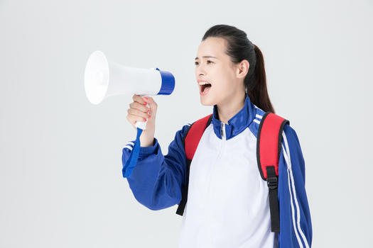 女性学生校服喇叭喊话图片素材免费下载
