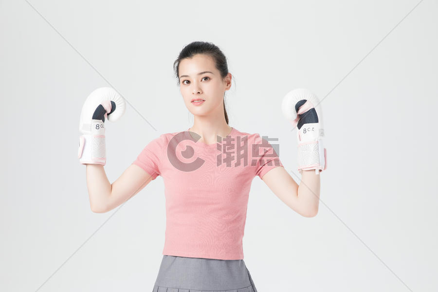 活力青年女性拳击手套图片素材免费下载