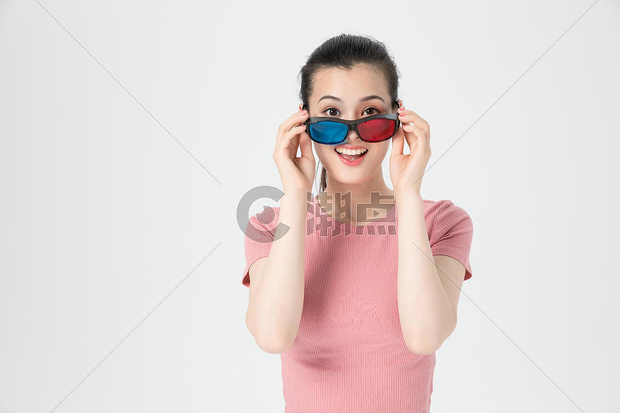 活力青年女性3D眼镜图片素材免费下载