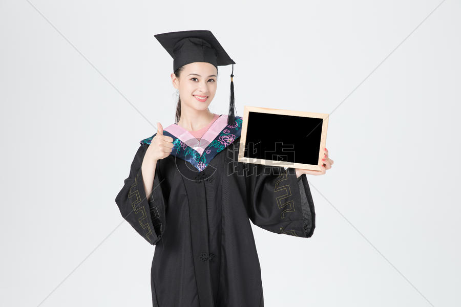 女性毕业生人像手持黑板图片素材免费下载