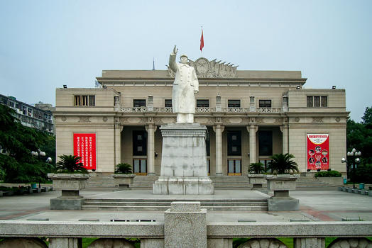 武汉剧院毛主席像图片素材免费下载