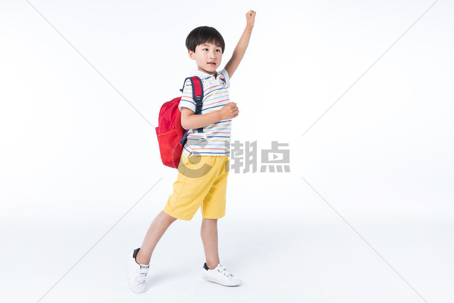 活泼的孩子背着书包图片素材免费下载