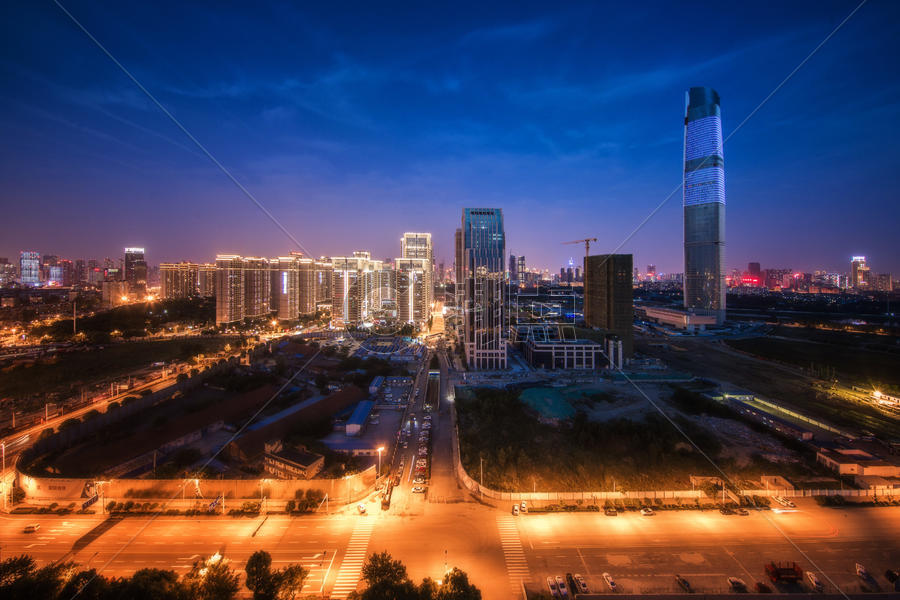 夜晚的武汉中心大厦图片素材免费下载