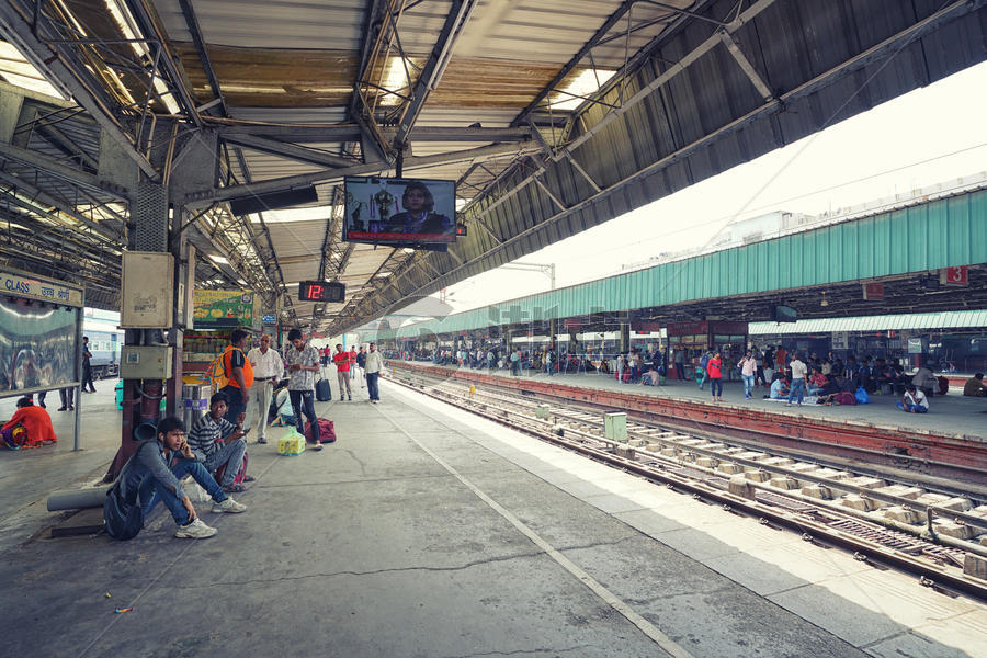 印度德里火车站月台图片素材免费下载