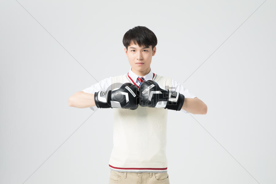 男性学生形象拳击手套运动图片素材免费下载