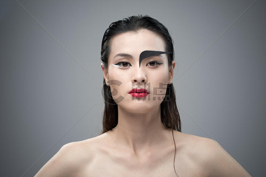女性创意妆容人像图片素材免费下载