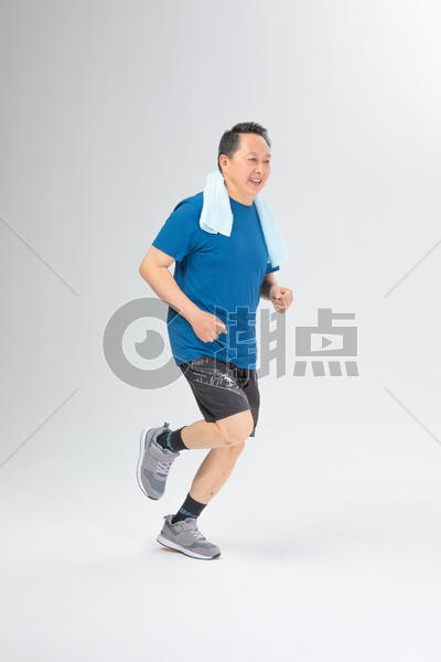 跑步的老年人图片素材免费下载