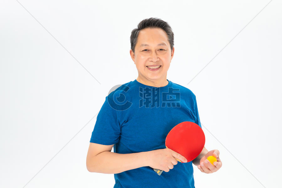 打乒乓球的老年人图片素材免费下载