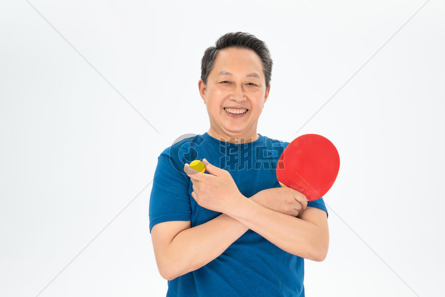 打乒乓球的老年人图片素材免费下载