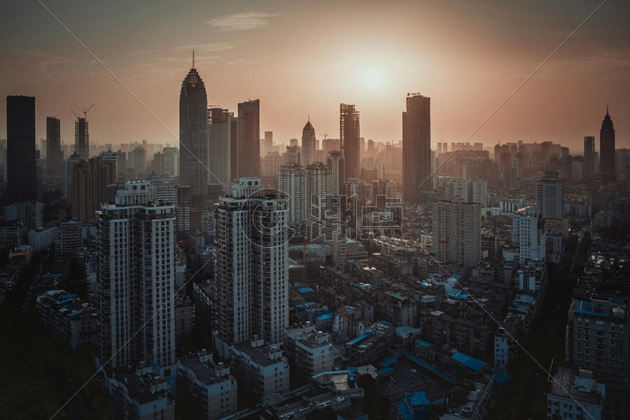 黄昏中的城市高楼图片素材免费下载
