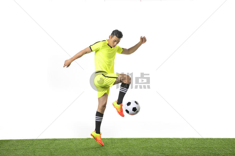足球动作图片素材免费下载