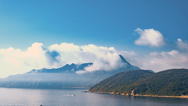 香港海岛山峰云雾风景图片素材免费下载