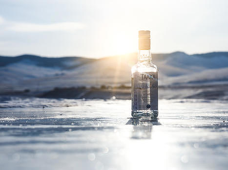 贝加尔湖冰上的伏特加图片素材免费下载