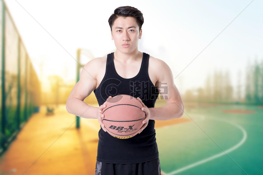 打篮球的人图片素材免费下载