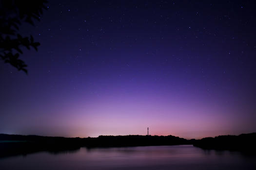 湖边宁静的夜空图片素材免费下载