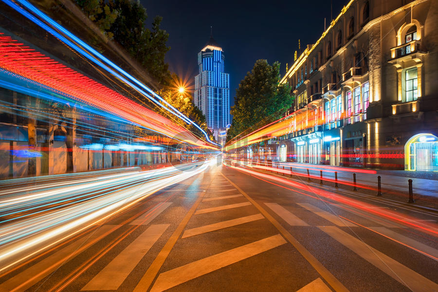 武汉中山大道夜晚流光溢彩的城市车轨图片素材免费下载